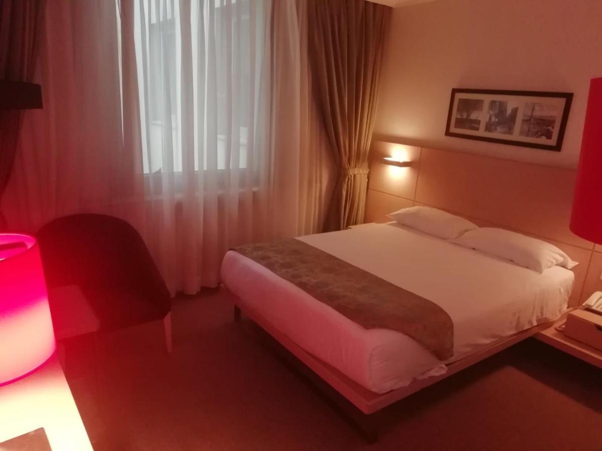 Eresin Hotels Taxim & Premier Истанбул Екстериор снимка