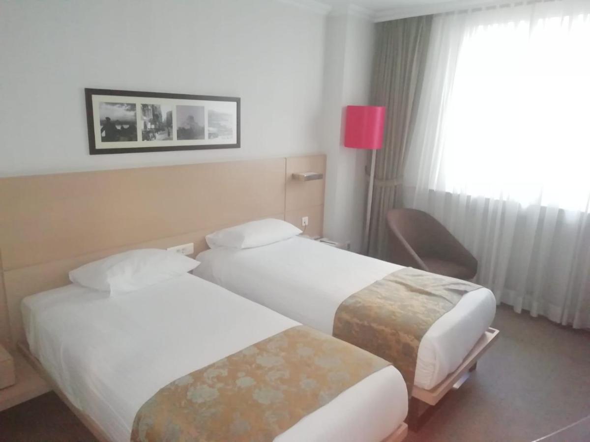 Eresin Hotels Taxim & Premier Истанбул Екстериор снимка