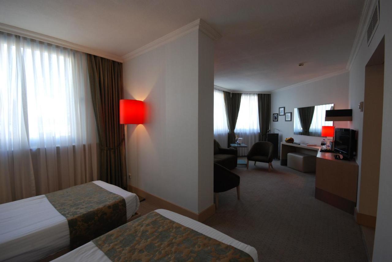 Eresin Hotels Taxim & Premier Истанбул Екстериор снимка